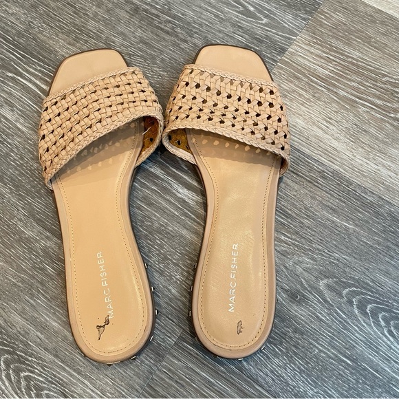 MARC FISHER Woven Jeremy Sandals Square Toe Studded Tan Flats Size 10 - Picture 3 of 7